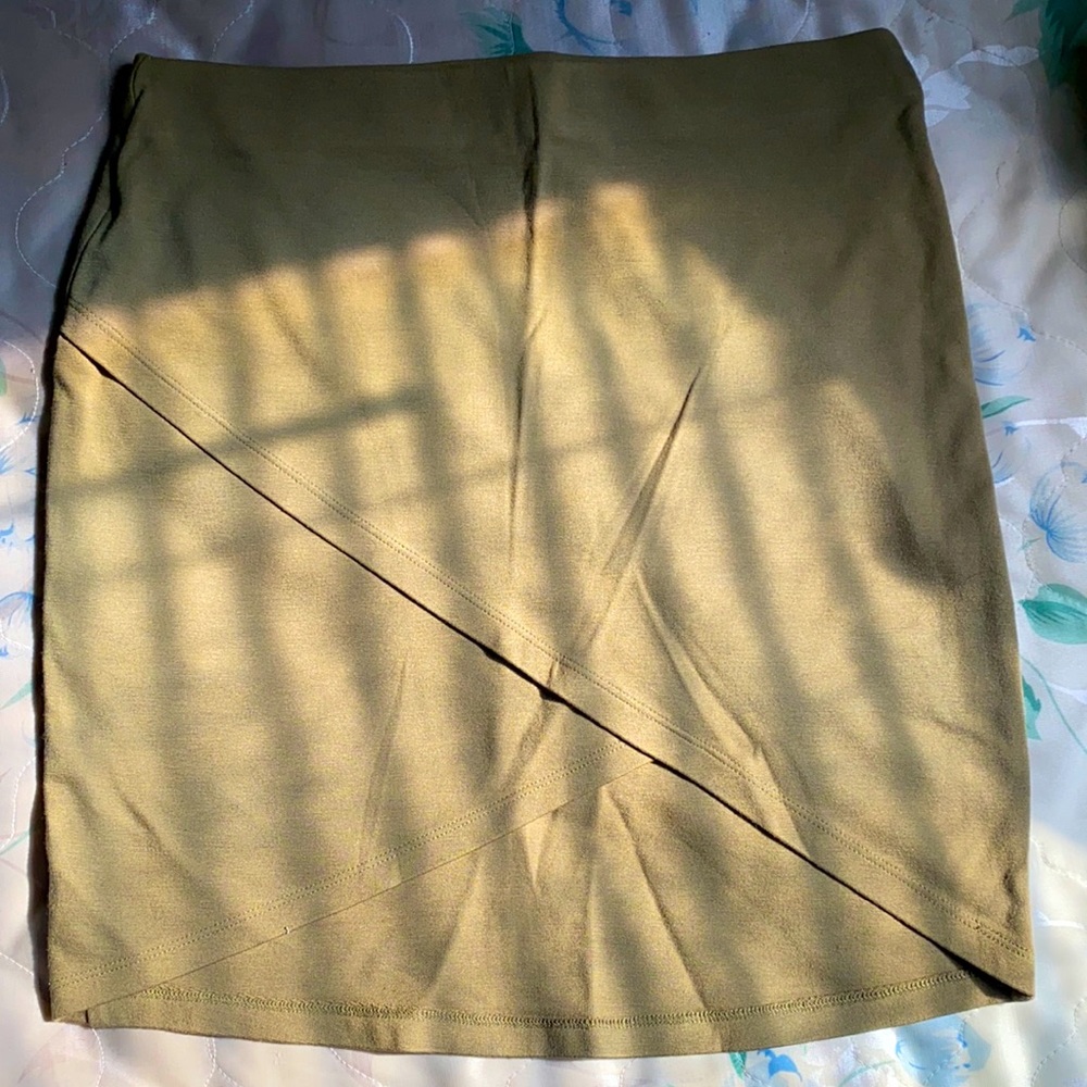 Forever 21 Olive Green high waist skirt w/ V-cut